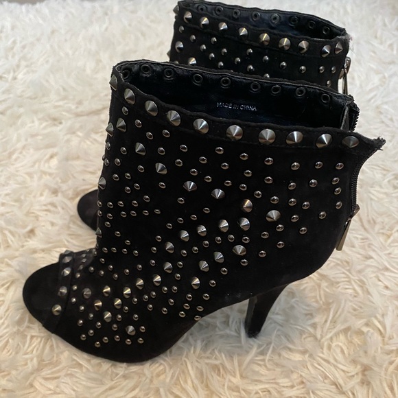 Brand new le chateau booties - Picture 2 of 5